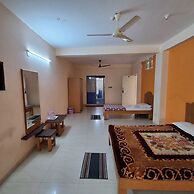 Sri Vinayaka Lodge