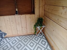 Llandovery - Cabin - Sleeps 2 - Parking - Garden