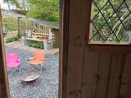 Llandovery - Cabin - Sleeps 2 - Parking - Garden