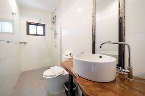 NaiHarn Private Oxavia Garden Bungalows