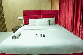 Lokhandwala Residency by Glitz Hotel