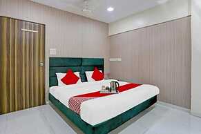 Lokhandwala Residency by Glitz Hotel