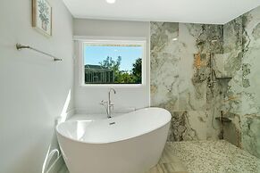 Sarasota Waterfront Pool Home With Dock