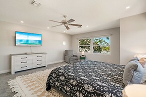 Sarasota Waterfront Pool Home With Dock