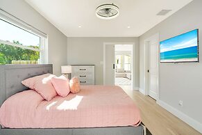 Sarasota Waterfront Pool Home With Dock