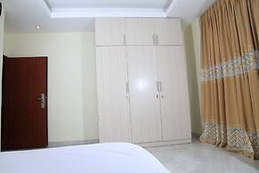 PrimeNest - 3 bedroom Apartment