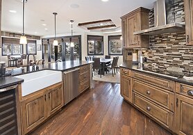 Contemporary 3 Bedroom Ski In, Ski Out Condo in the Heart of Beaver Cr