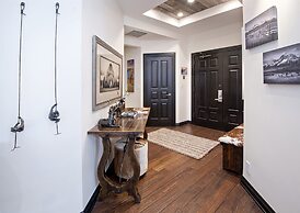 Contemporary 3 Bedroom Ski In, Ski Out Condo in the Heart of Beaver Cr