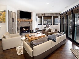 Contemporary 3 Bedroom Ski In, Ski Out Condo in the Heart of Beaver Cr