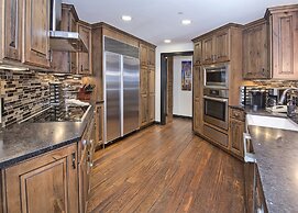 Contemporary 3 Bedroom Ski In, Ski Out Condo in the Heart of Beaver Cr