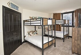 Contemporary 3 Bedroom Ski In, Ski Out Condo in the Heart of Beaver Cr