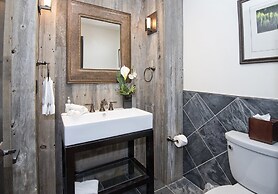 Contemporary 3 Bedroom Ski In, Ski Out Condo in the Heart of Beaver Cr