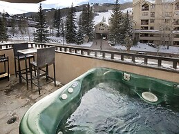 Contemporary 3 Bedroom Ski In, Ski Out Condo in the Heart of Beaver Cr