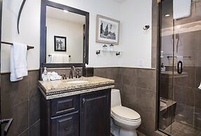 Contemporary 3 Bedroom Ski In, Ski Out Condo in the Heart of Beaver Cr