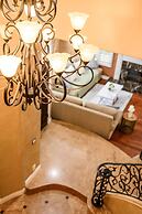 Elegant Villa Retreat Pool Garden Alfresco Lounge