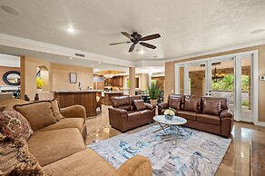 Elegant Villa Retreat Pool Garden Alfresco Lounge