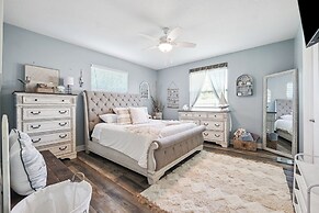 Sleek Home w/ Hot Tub, Koi Pond & Yard in Seminole