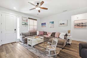 Sleek Home w/ Hot Tub, Koi Pond & Yard in Seminole