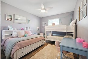 Sleek Home w/ Hot Tub, Koi Pond & Yard in Seminole