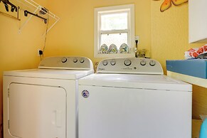 Home 2 Mi to Dtwn Mt Dora w/ Shared Hot Tub!