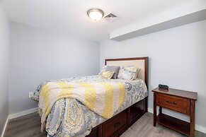 Steps to Beach: Lake-view Laconia Getaway!