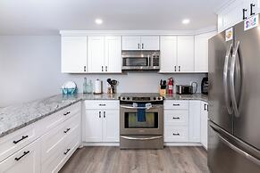 Steps to Beach: Lake-view Laconia Getaway!