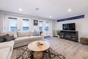 Steps to Beach: Lake-view Laconia Getaway!