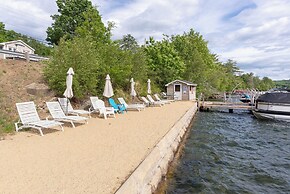 Steps to Beach: Lake-view Laconia Getaway!
