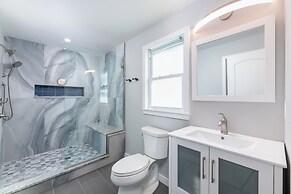 Steps to Beach: Lake-view Laconia Getaway!