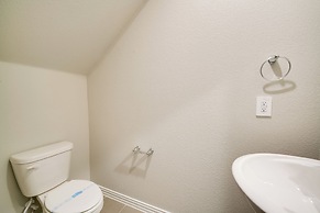 Pool Access: Modern Retreat in Lowry Crossing!