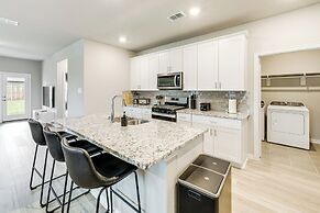 Pool Access: Modern Retreat in Lowry Crossing!