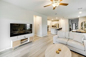 Pool Access: Modern Retreat in Lowry Crossing!