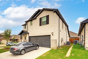 Pool Access: Modern Retreat in Lowry Crossing!