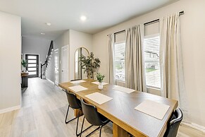 Pool Access: Modern Retreat in Lowry Crossing!