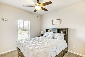 5 Mi to The Square: Athens Home w/ Pool Access!