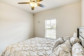 5 Mi to The Square: Athens Home w/ Pool Access!