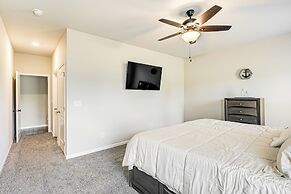 5 Mi to The Square: Athens Home w/ Pool Access!