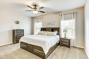 5 Mi to The Square: Athens Home w/ Pool Access!