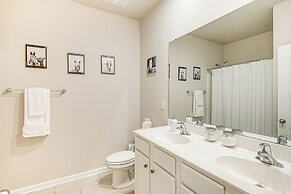 5 Mi to The Square: Athens Home w/ Pool Access!