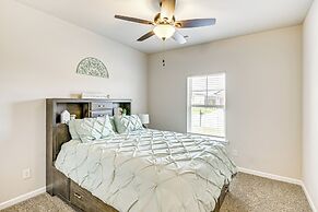 5 Mi to The Square: Athens Home w/ Pool Access!