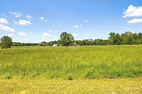 5 Mi to The Square: Athens Home w/ Pool Access!