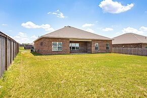 5 Mi to The Square: Athens Home w/ Pool Access!