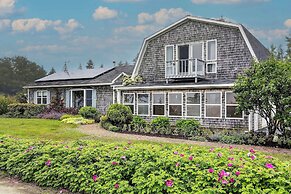 Bay Views & Fire Pit: Peaceful Steuben Getaway!