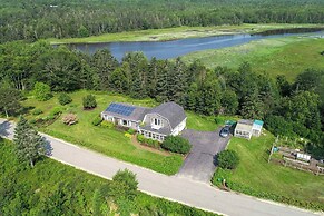 Bay Views & Fire Pit: Peaceful Steuben Getaway!