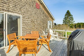 Bay Views & Fire Pit: Peaceful Steuben Getaway!