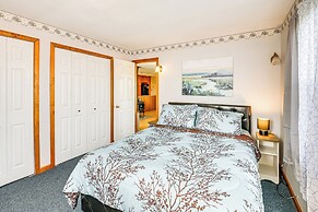 Bay Views & Fire Pit: Peaceful Steuben Getaway!