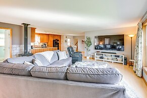 Bay Views & Fire Pit: Peaceful Steuben Getaway!