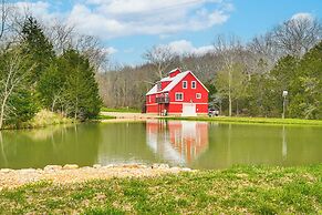 'the Lodge at Crider Creek' Getaway on 140 Acres!