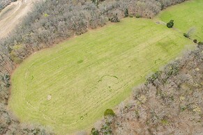 'the Lodge at Crider Creek' Getaway on 140 Acres!