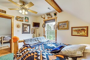 'the Lodge at Crider Creek' Getaway on 140 Acres!